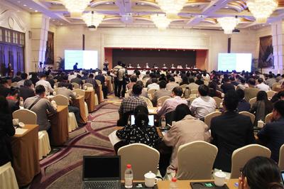 智慧教育新篇章 全国馆长会议引领未来，万朋科技展位获中央电教馆馆长视察认可